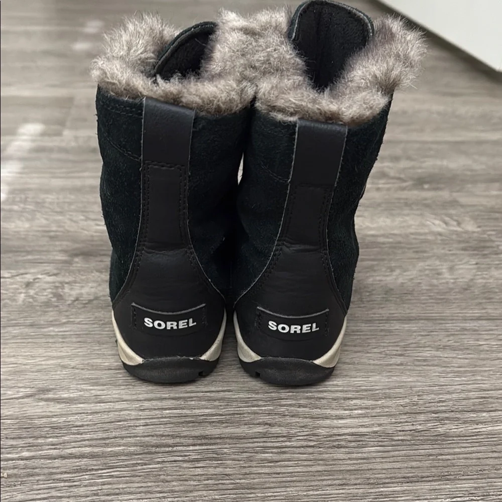Sorel Black and Gray Cozy Winter Boots